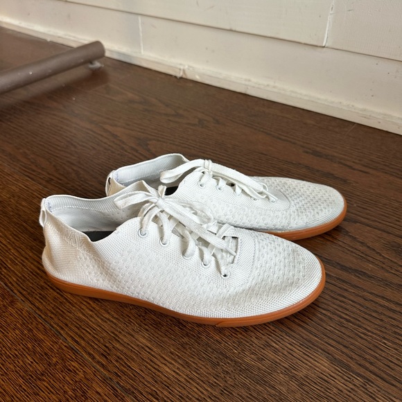 Men’s White Suavs Shoes - Picture 1 of 3